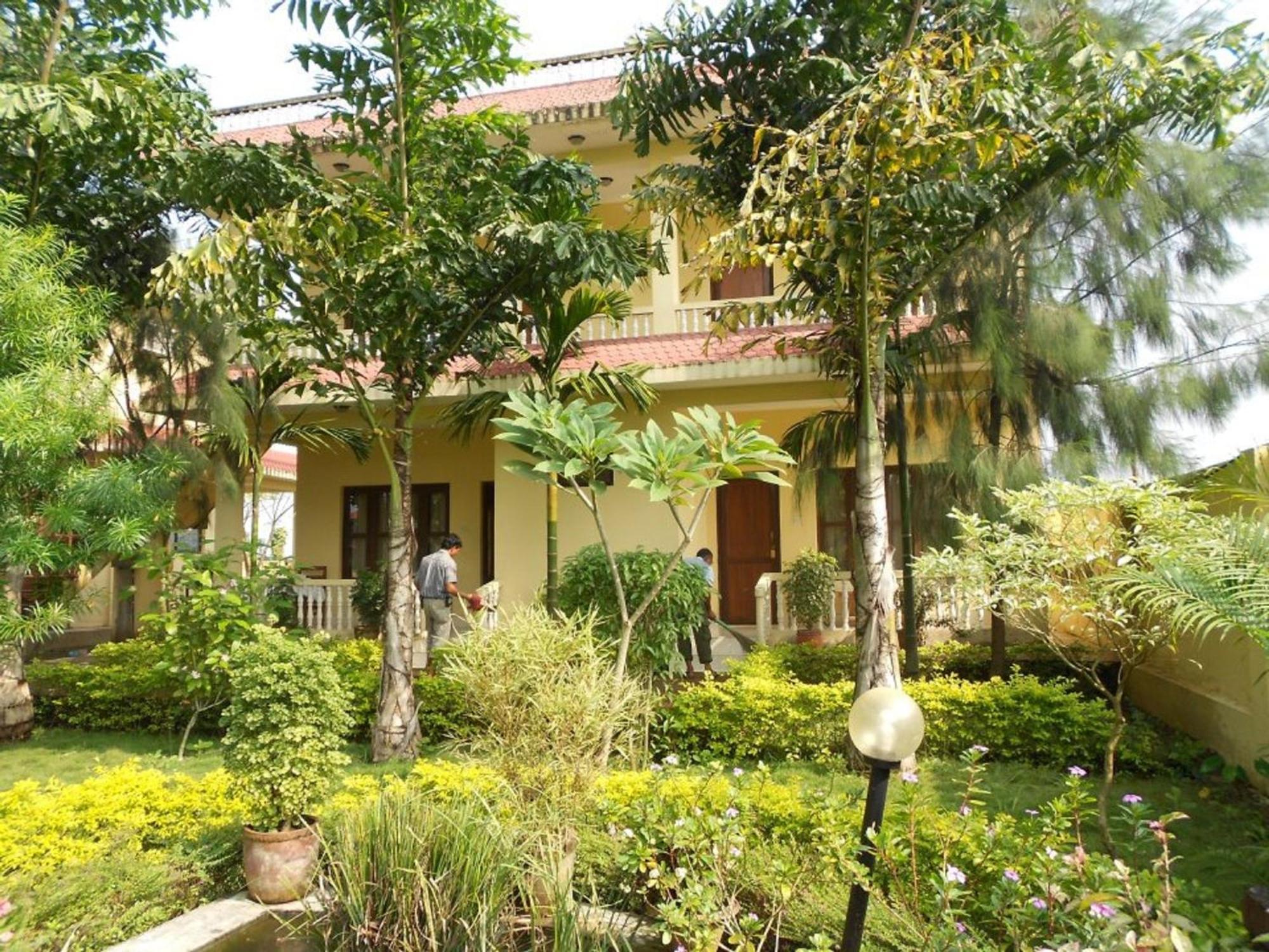 Hotel Rainforest Sauraha Bagian luar foto