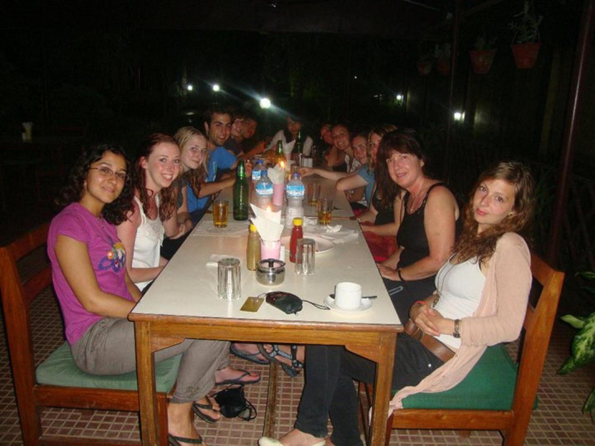 Hotel Rainforest Sauraha Bagian luar foto