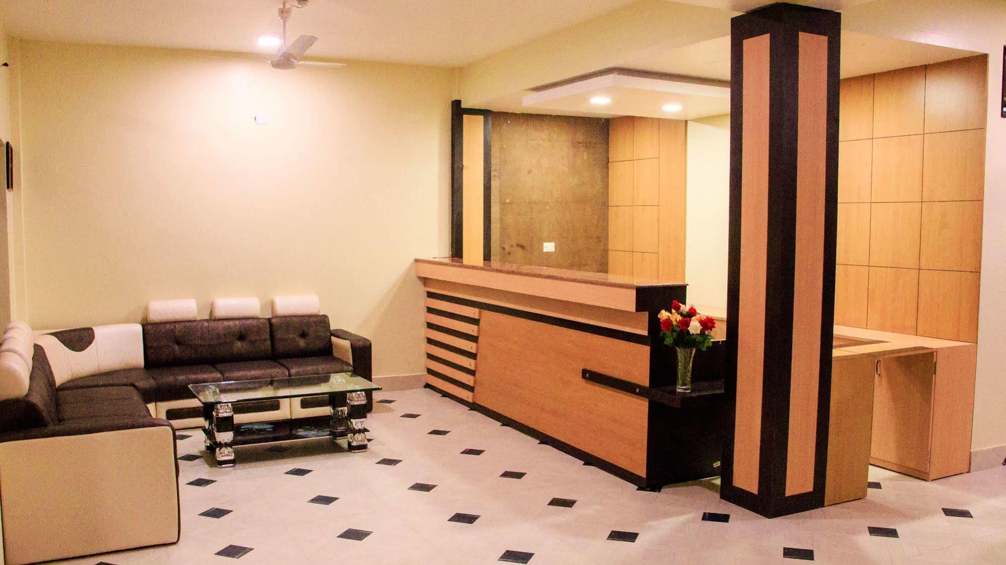 Hotel Rainforest Sauraha Bagian luar foto